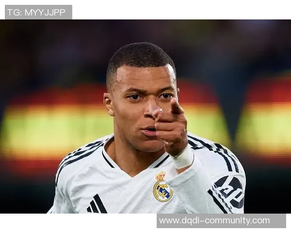 曼联逆转皇马4-3神扑成焦点争议判罚引发热议